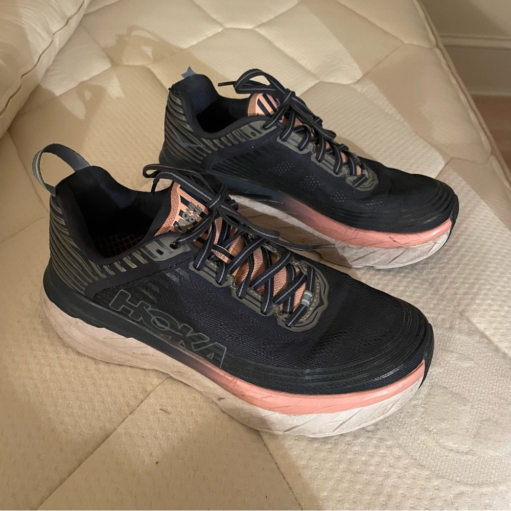 HOKA Bondi 6 Running Shoe size 9